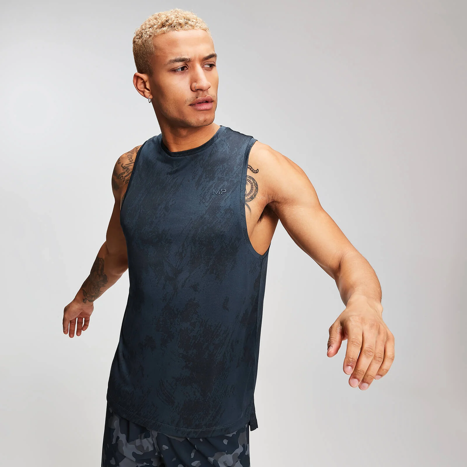 MP Training Men's Distressed Drop Armhole Tank Top - Mörkblå - XS Bild 1