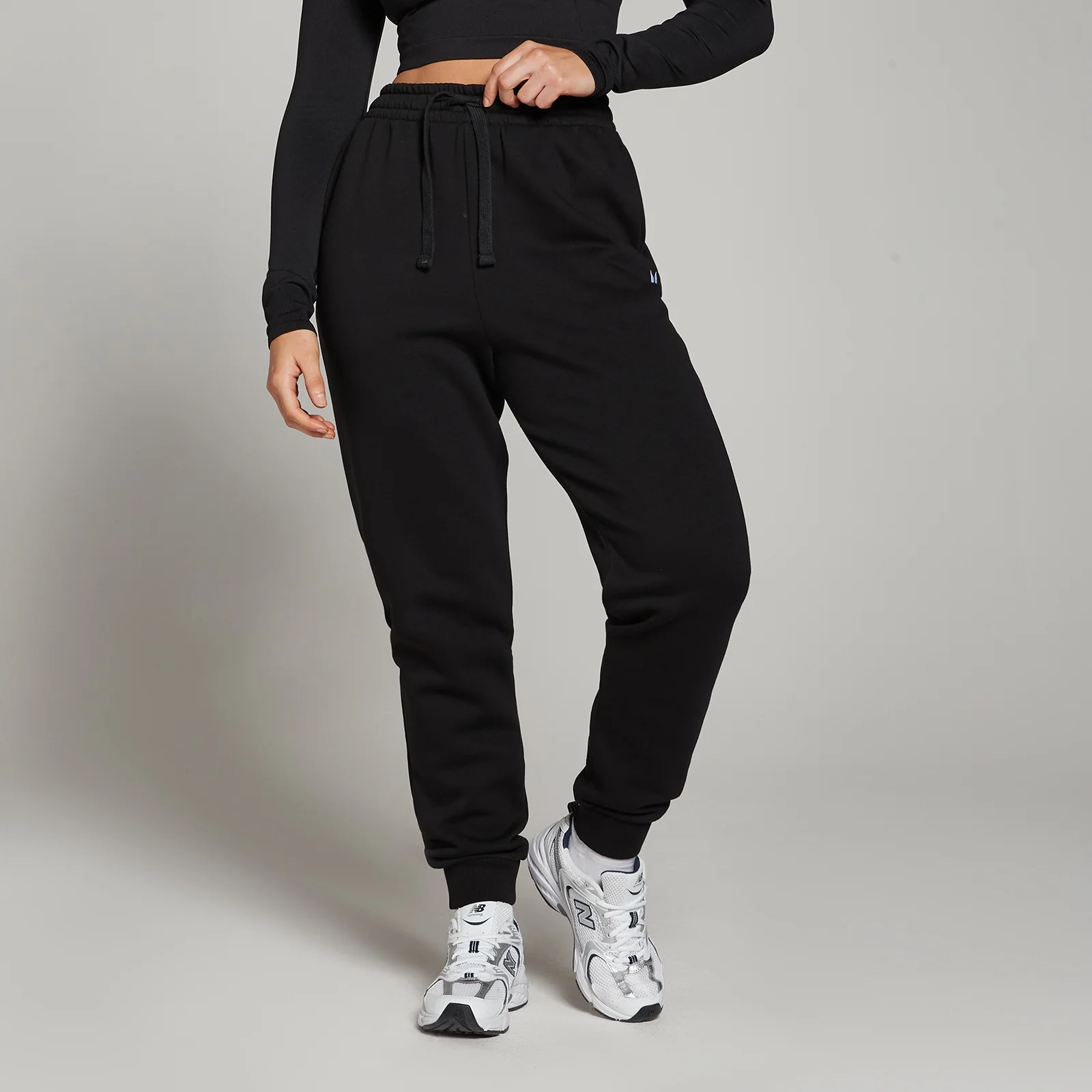 MP Women's Basics Regular Fit Joggers – Black - M Bild 1
