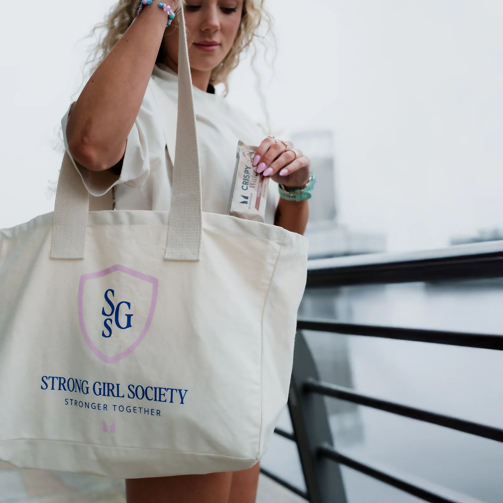 MP Strong Girl Society Tote Bag – Natural Bild 1