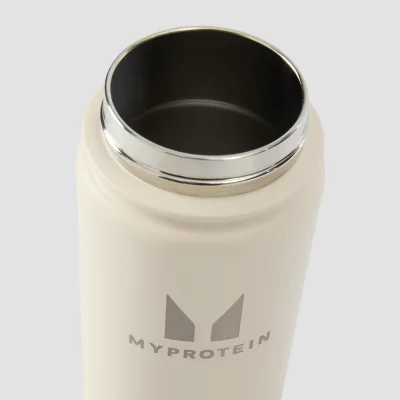 Myprotein Recycled Metal Flip Straw Bottle 500 ml – Natural Cream Bild 6